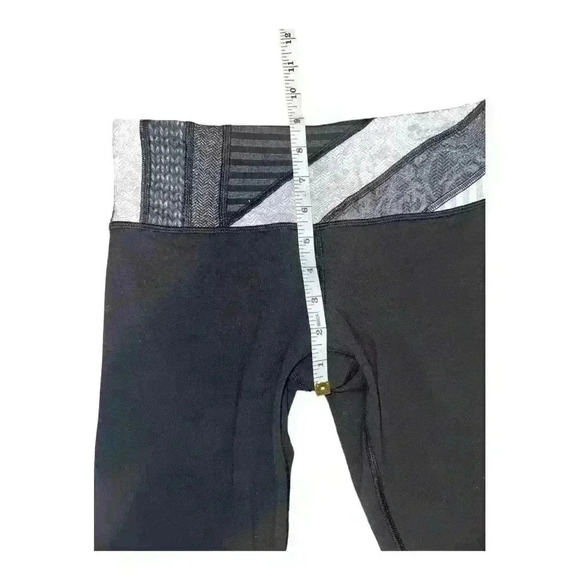 Lululemon Wunder Under Reversible Black/Gray Cropped Leggings, Sizes 4 - Picture 9 of 10